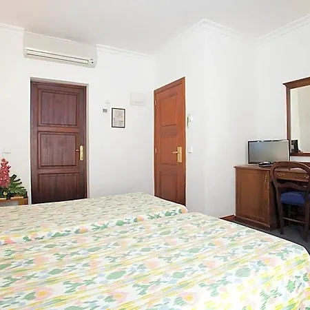 Hotel Sis Pins 3*