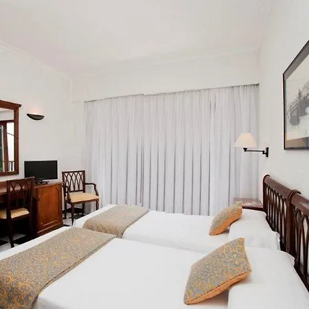 Hotel Sis Pins 3*