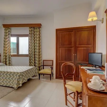 Sis Pins Hotel